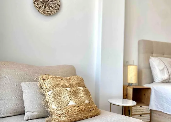 Lejlighed Renovated With Communal Pool & Close To *