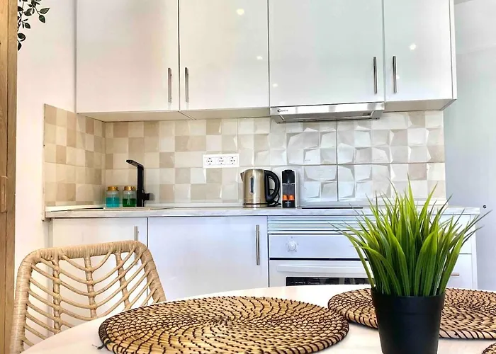 Renovated With Communal Pool & Close To *