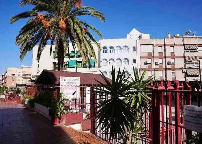 Renovated With Communal Pool & Close To Lejlighed *