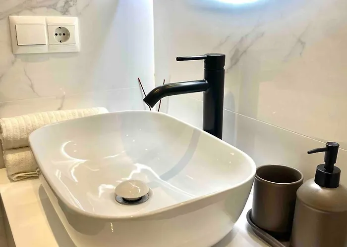 Renovated With Communal Pool & Close To Nerja