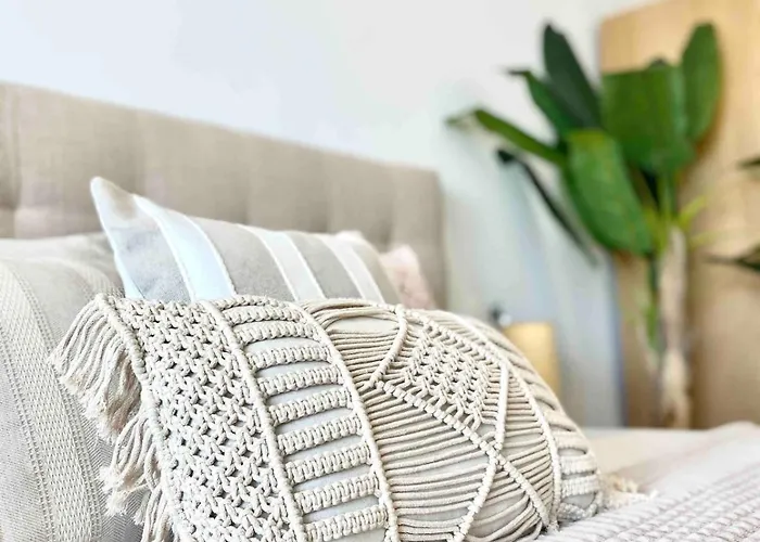 Lejlighed Renovated With Communal Pool & Close To *