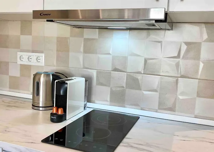 Renovated With Communal Pool & Close To Lejlighed Nerja