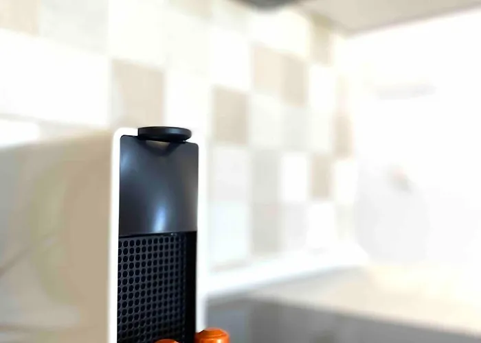 Renovated With Communal Pool & Close To