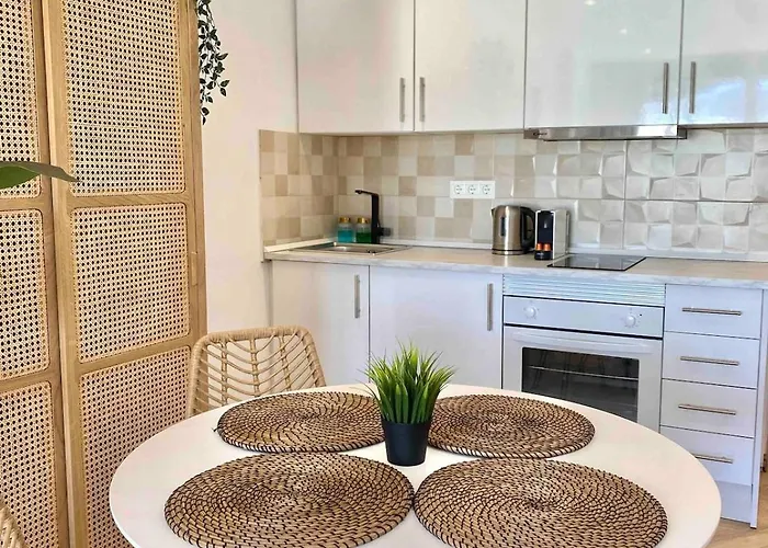 Lejlighed Renovated With Communal Pool & Close To