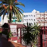 Renovated With Communal Pool & Close To 아파트 *