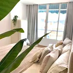 Renovated With Communal Pool & Close To Apartment