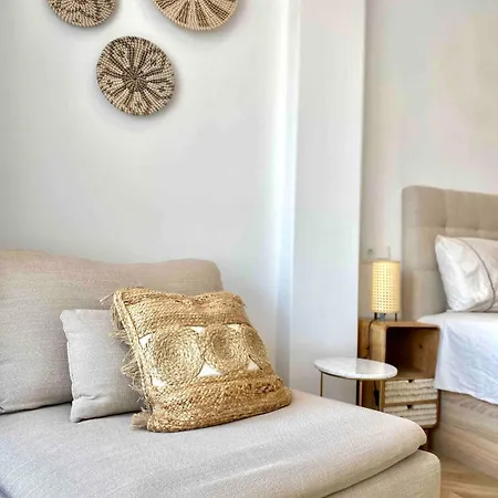 Apartmán Renovated With Communal Pool & Close To *