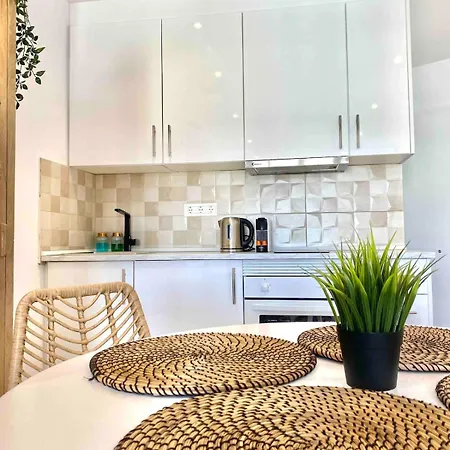 Renovated With Communal Pool & Close To *