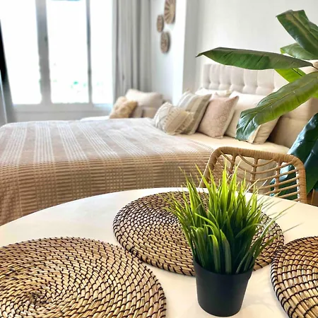 Renovated With Communal Pool & Close To Apartmán