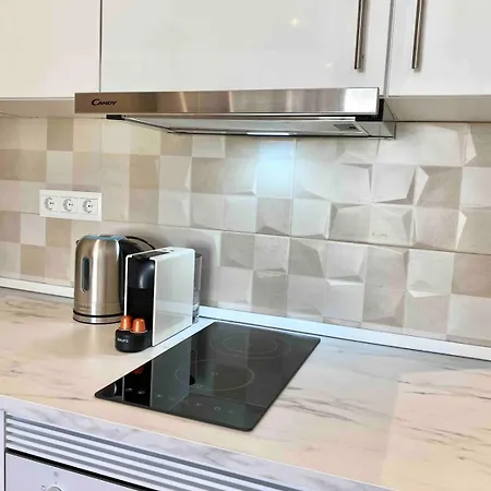Renovated With Communal Pool & Close To Apartmán Nerja