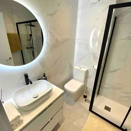 Apartmán Renovated With Communal Pool & Close To