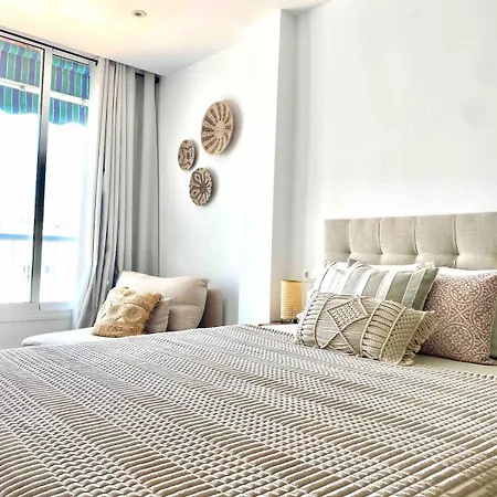 Renovated With Communal Pool & Close To * Nerja