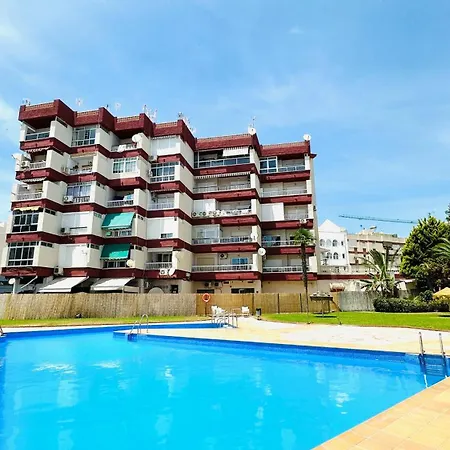 Renovated With Communal Pool & Close To Apartmán *