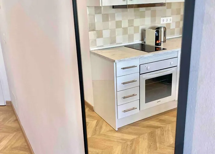 Renovated With Communal Pool & Close To *