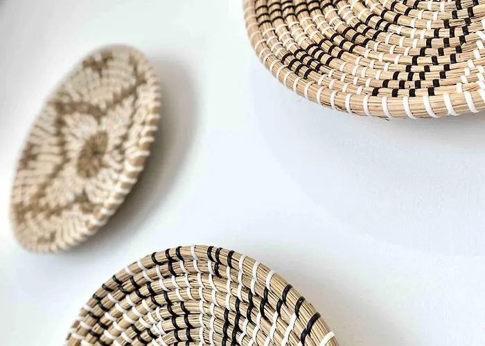 Renovated With Communal Pool & Close To Апартаменты *